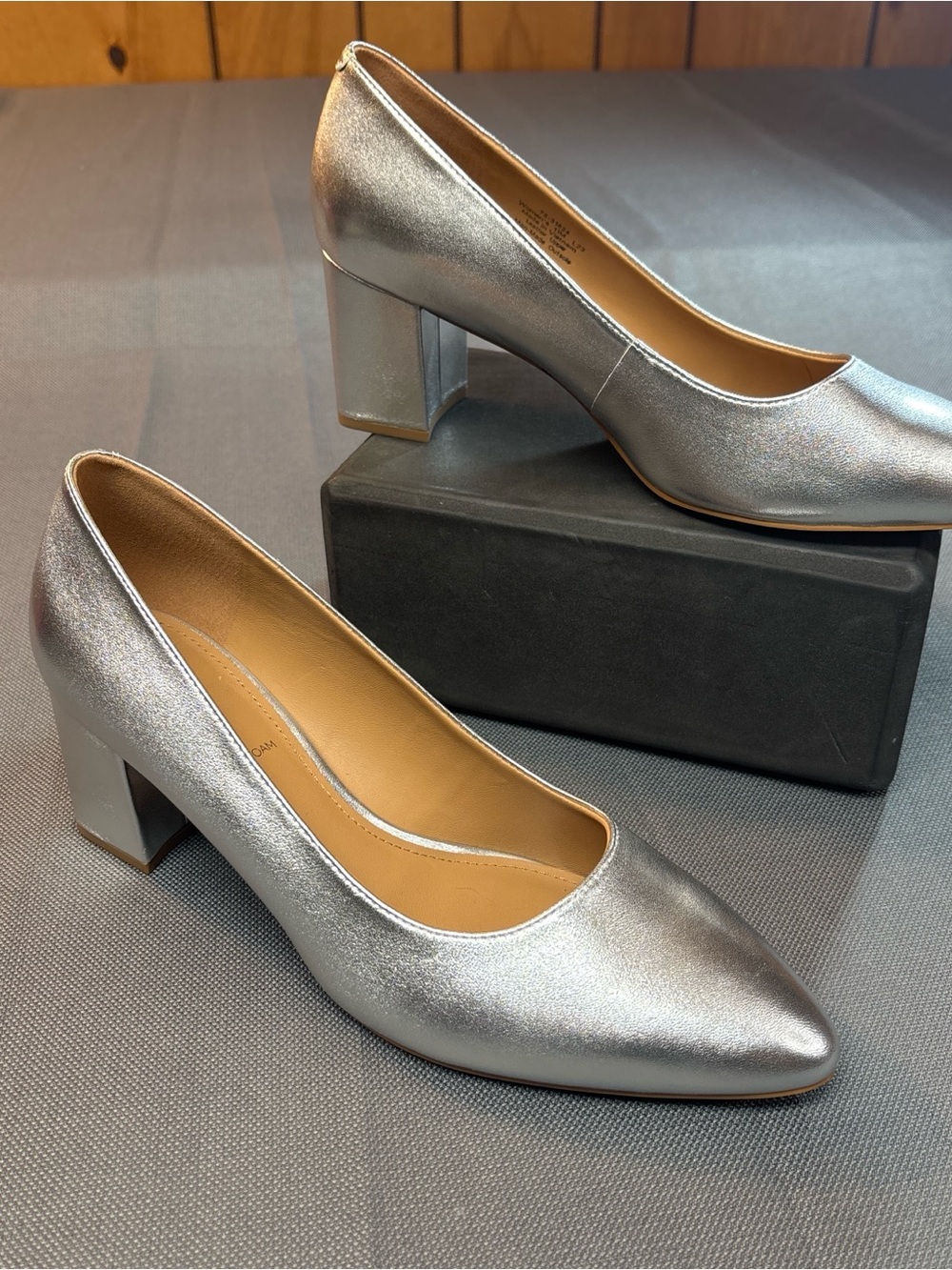 Johnston and Murphy Vicki block heel leather, silver metallic pumps size 11